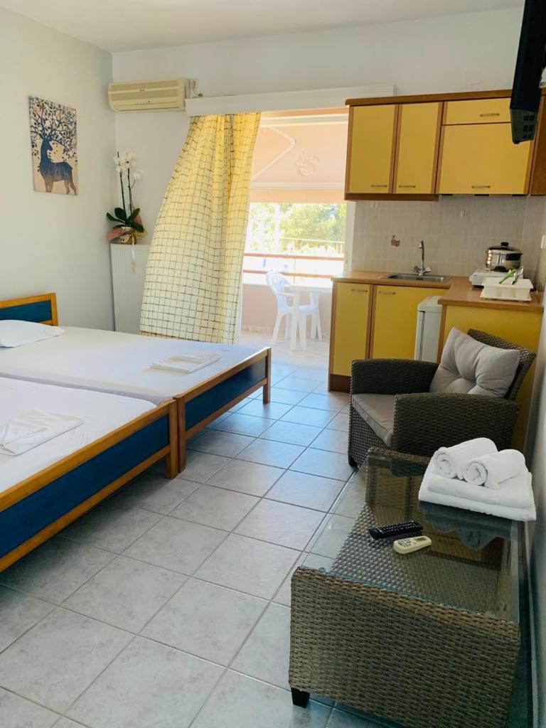 Hotel Fotini Митикас Екстериор снимка